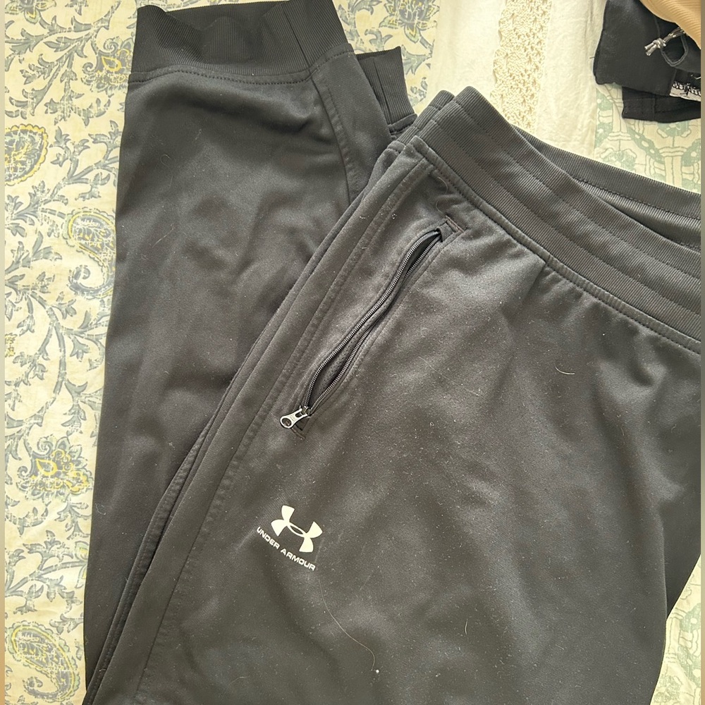 3X under Armour, black jogger pants